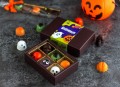 Prezent na Halloween - bombonierka z czekoladkami - 6 pralin – zdjęcie 2