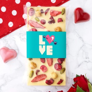 Czekolada z okazji Walentynek z napisem "LOVE"