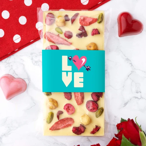 Czekolada z okazji Walentynek z napisem "LOVE"
