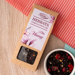 Czarna herbata z owocami z okazji Dnia Mamy