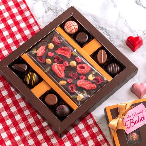 Bombonierka Dla Babci z tabliczką czekolady i 8 pralinami klasycznymi