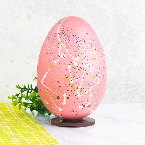 Duże ozdobione jajko z czekolady z owocami liofilizowanymi "Różowe"