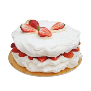 Torcik bezikowy z truskawkami