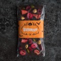 Ręcznie robiona czekolada - słodki drobiazg z okazji Halloween – deserowa, obwoluta pomarańczowa